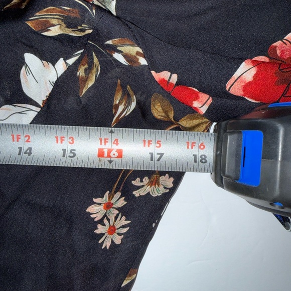 NICHOLAS Black Red Floral 100% Silk Keyhole Button Up Blouse Women’s Size XS/S* - Picture 10 of 15